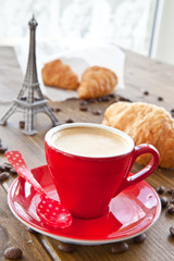 Kaffee und Croissants