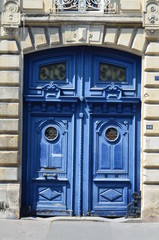 Porte de garage de couleur bleue