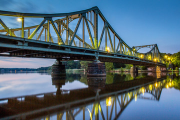 Fototapeta premium Glienicker Brücke in Potsdam/Berlin