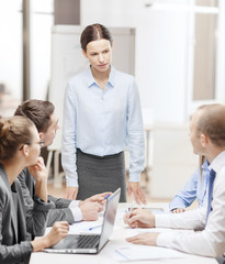 Fototapeta premium strict female boss talking to business team