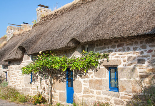 Chaumi&egrave;res bretonnes au village de Kercanic, Finist&egrave;re, Bretagne