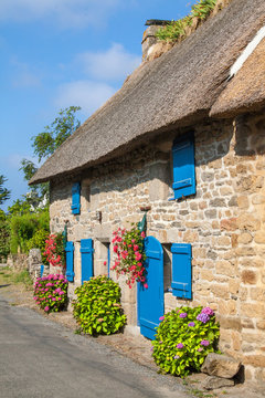 Chaumi&egrave;res bretonnes au village de Kercanic, Finist&egrave;re, Bretagne