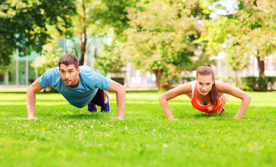 couple doing push-ups outdoors