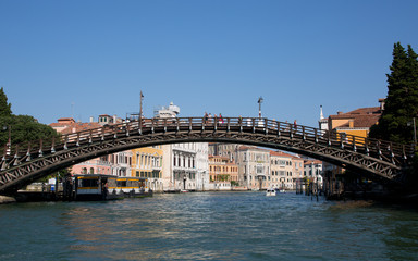 Fototapeta na wymiar große Brücke in Venedig