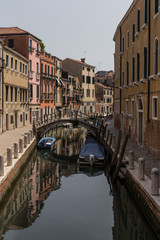 Fototapeta na wymiar Wasserkanal in Venedig