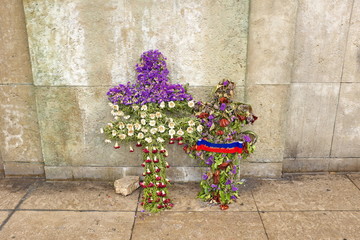 Croix de Lorraine. Composition florale
