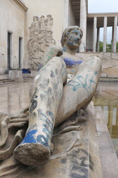 Femme en pierre