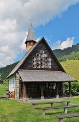 Fototapeta na wymiar Ahornkapelle im Appenzeller Land