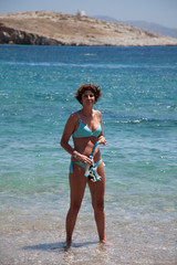 Donna in riva al mare