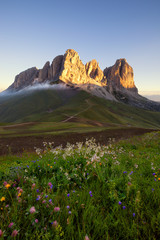 Fototapeta na wymiar Sassolungo mountain peaks at sunrise