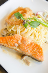 Spagetti salmon