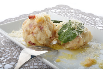 canederli al burro e salvia