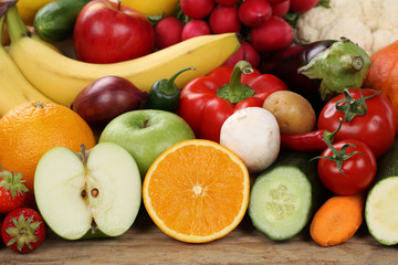 Fototapeta na wymiar Obst, Früchte und Gemüse