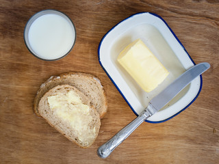 bread and butter with milk