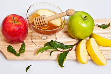 honey with apple for Rosh Hashana – jewish new year