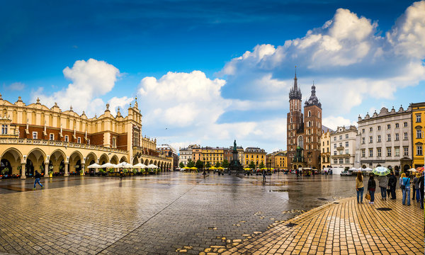 Fototapeta Fototapeta Kraków - historyczne centrum miasta po opadach do pokoju