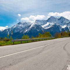 Fototapeta na wymiar Road in the Alps