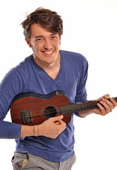 Obraz premium Tocando mi pequeña guitarra.