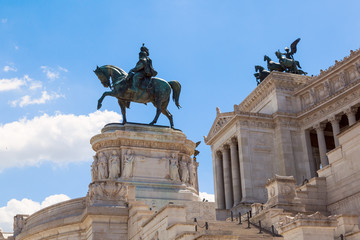 Fototapeta premium Reiterstatue vor dem Vittoriano in Rom