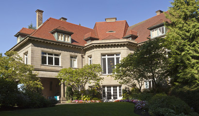 Fototapeta na wymiar Pittock Mansion estate Portland Oregon.