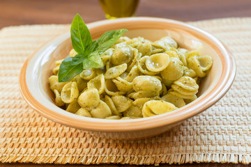 Orecchiette al pesto, pasta italiana