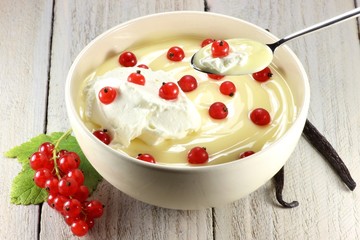 Vanillevla mit Roten Johannisbeeren