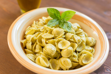 Orecchiette al pesto, pasta italiana