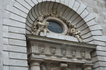 Obraz premium Ornate building arch at bow church