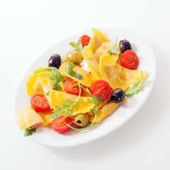 Colorful Italian ravioli salad with rocket