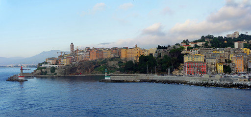Obraz premium Port de Bastia au levé du jour