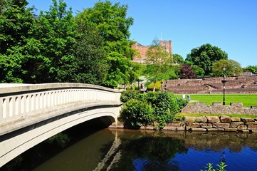 Footbridge and castle, Tamworth © Arena Photo UK