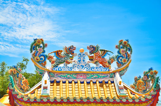 Dragon Ceramic decorate at the top at Pagoda