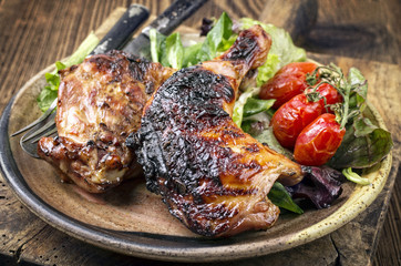 gegrillte Hähnchienkeulen