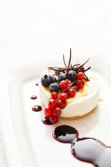 cheesecake with berries