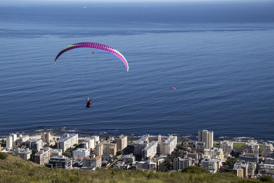 ocean paragliding