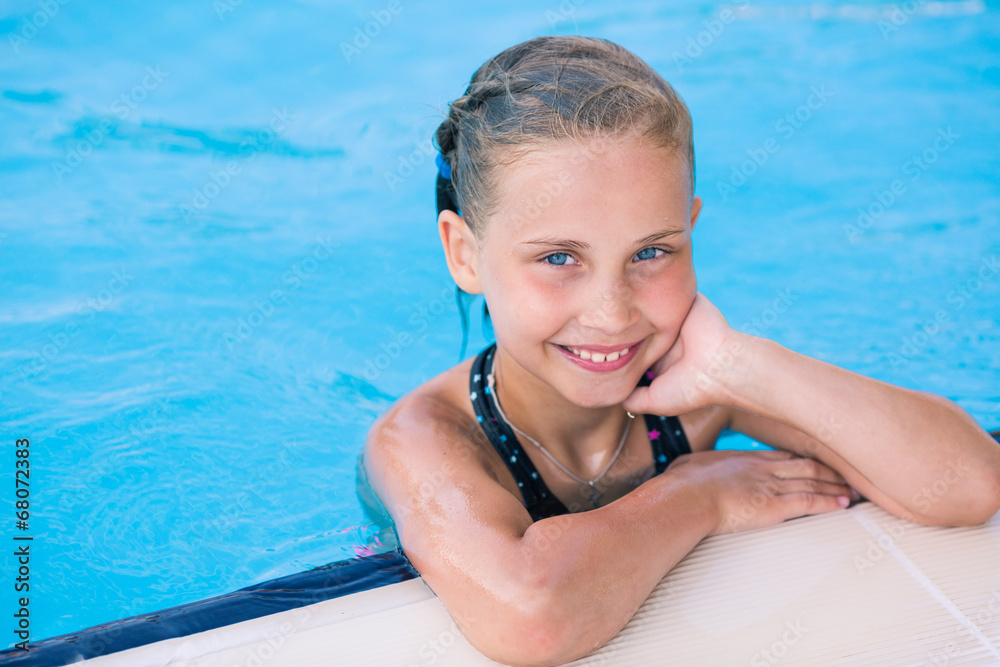 Sticker Cute little girl in swimming pool