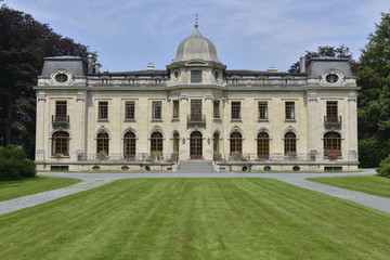 Fototapeta na wymiar Le château du parc d'Enghien