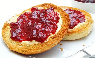 toasted tea cakes muffins with jam