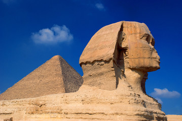 Fototapeta na wymiar The Sphinx and Pyramids in Egypt