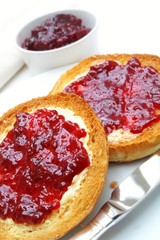 toasted tea cakes muffins with jam