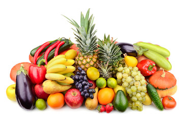 Obraz na płótnie Canvas fresh fruits and vegetables isolated on white