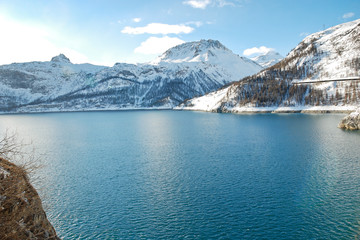 Obraz premium Lake Lac du Chevril in winter, France