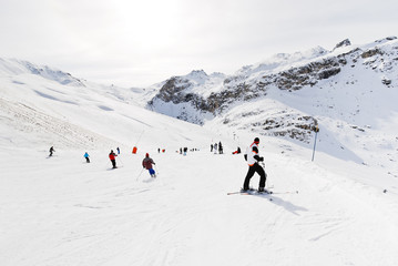 Fototapeta na wymiar downhill skiing in Paradiski area, France