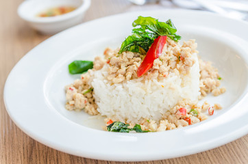 Spicy fried chicken with basil and rice