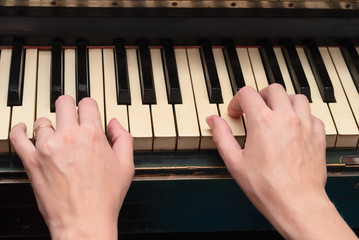 piano keyboard