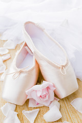 Fototapeta na wymiar Ballet pointe shoes