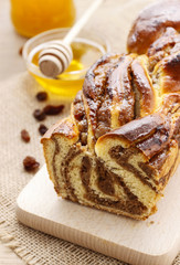 Cake filled with poppy seed and jam