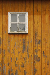 Naklejka na ściany i meble Hintergrund marode Holzfassade mit mangelhaftem Holzschutz