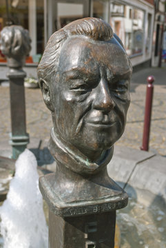 Willy Brandt Statue In Unkel