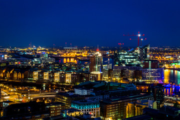 Fototapeta na wymiar Hamburg bei Nacht von oben